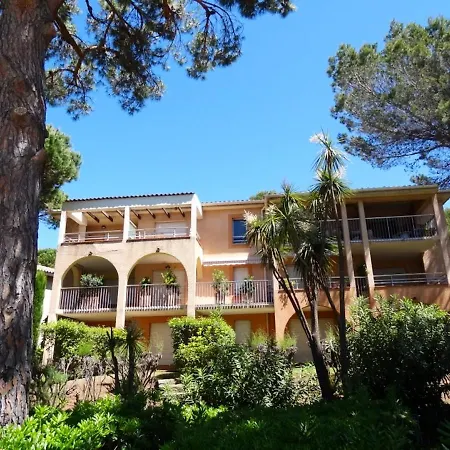 D'une Avec Piscine Partagee Et Terrasse Amenagee A Raphael A 5 Km De La Plage