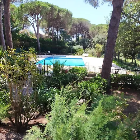 Apartment D'une Avec Piscine Partagee Et Terrasse Amenagee A Raphael A 5 Km De La Plage *